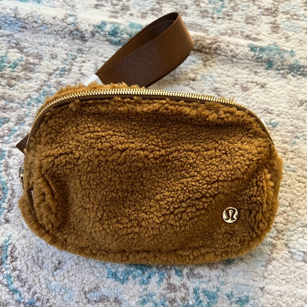 NWT Lululemon Everywhere Fleece Belt Bag Burnt Caramel
